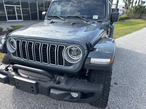 Used 2025 Jeep Wrangler Unlimited Sahara AWD/4WD image 9
