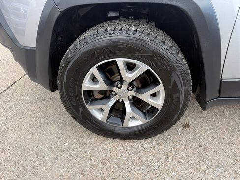 Used 2014 Jeep Cherokee Trailhawk image 12