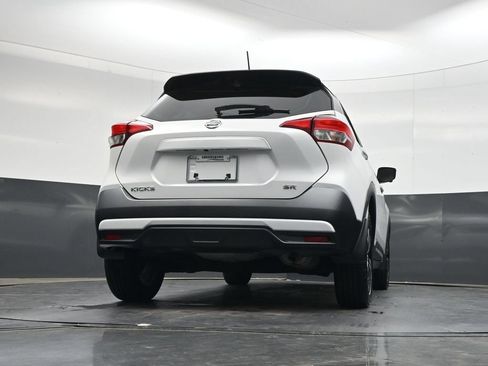Used 2018 Nissan Kicks SR w/ Premium Package FWD image 36