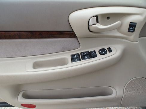 Used 2005 Chevrolet Impala w/ Preferred Equipment Group FWD image 21