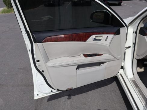 Used 2011 Toyota Avalon Limited image 10