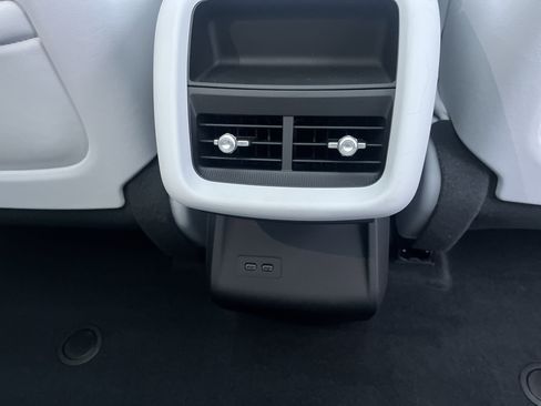 Used 2025 Cadillac Lyriq Luxury image 14