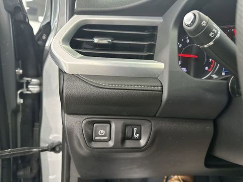 Certified 2023 GMC Acadia SLE w/ Driver Convenience Package image 19