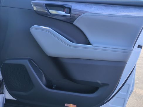 New 2026 Toyota Highlander Limited image 26