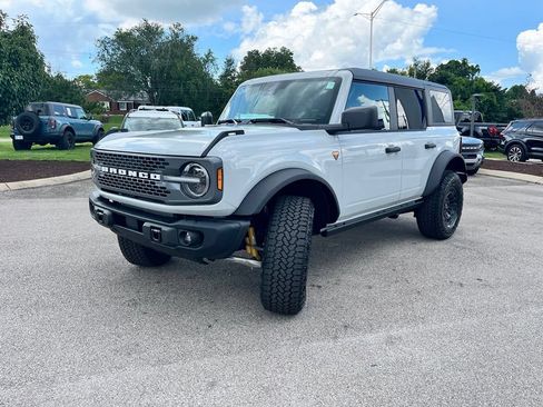 New 2026 Ford Bronco Badlands w/ Sasquatch Package AWD/4WD image 3