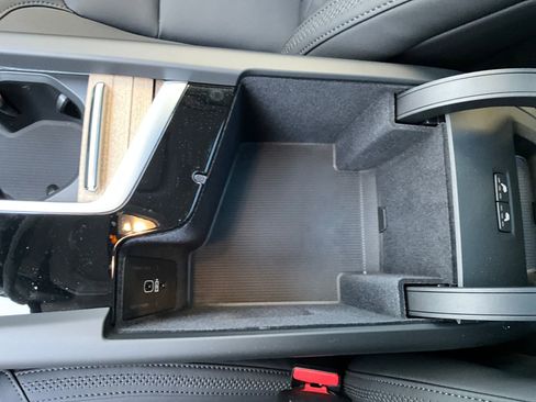 New 2026 Volvo XC60 B5 Plus w/ Protection Package Premier image 31