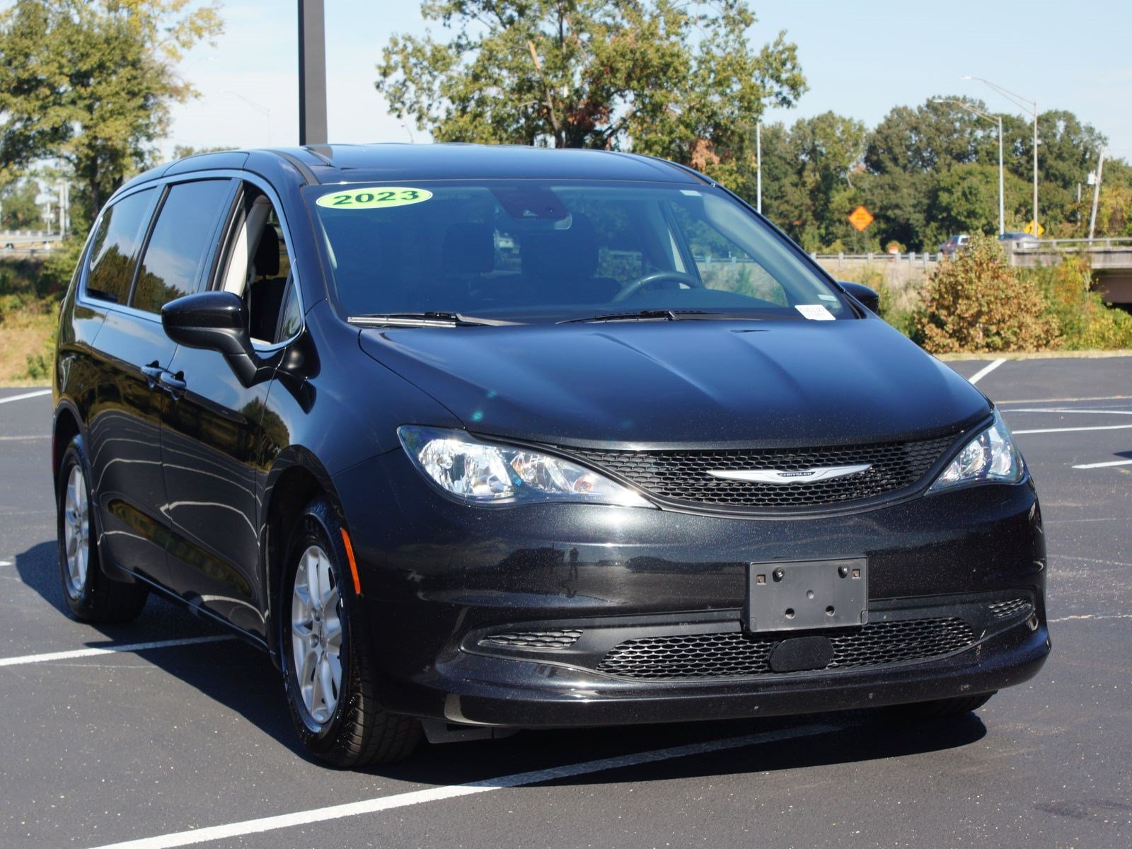 Used 2023 Chrysler Voyager LX FWD image 22
