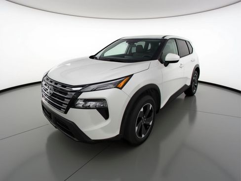 Used 2025 Nissan Rogue SV AWD/4WD image 3