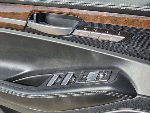 Used 2018 Genesis G90 3.3T Premium image 20