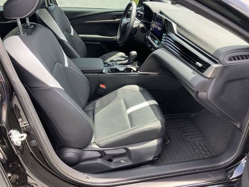 Used 2025 Toyota Camry SE FWD image 30