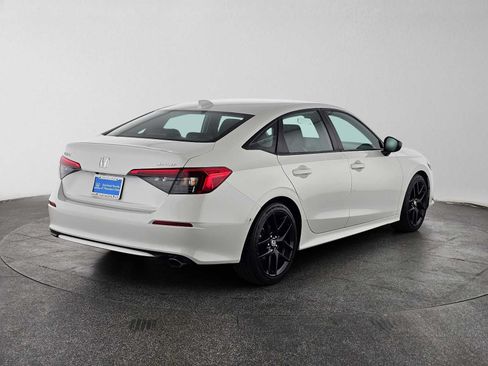 Used 2023 Honda Civic Sport image 3