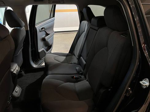 Used 2025 Toyota Highlander LE FWD image 41