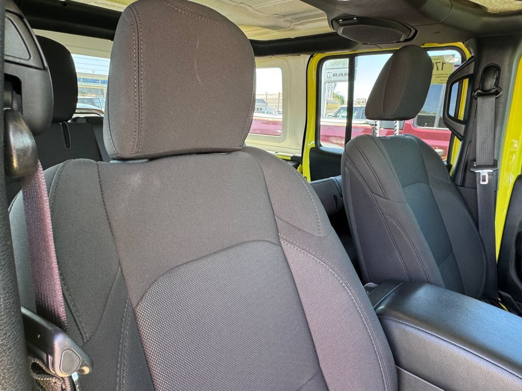 Used 2023 Jeep Wrangler Unlimited w/ Cold Weather Group AWD/4WD image 4