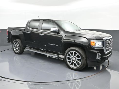 Used 2022 GMC Canyon Denali image 2