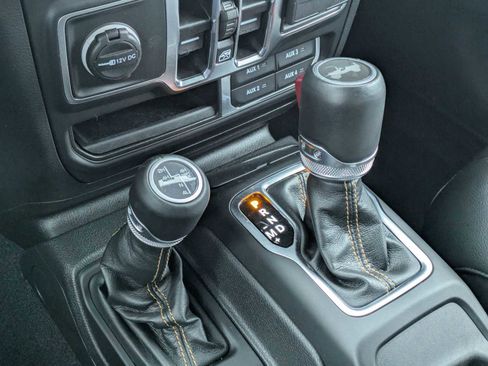 Used 2023 Jeep Wrangler Unlimited Sahara image 33