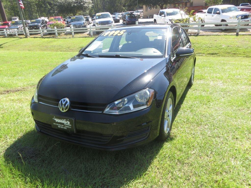 Used 2017 Volkswagen Golf S FWD image 2