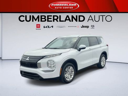 Used 2023 Mitsubishi Outlander ES FWD image 4