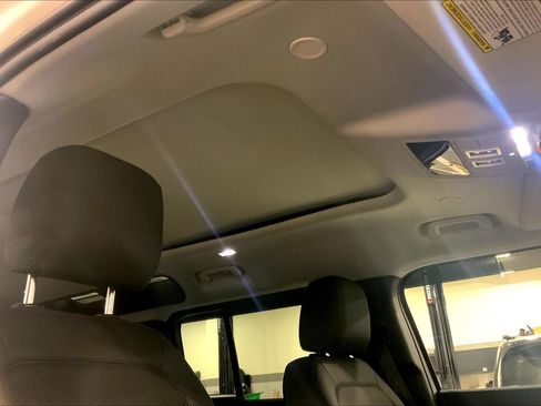 Certified 2025 Land Rover Defender 110 S AWD/4WD image 14