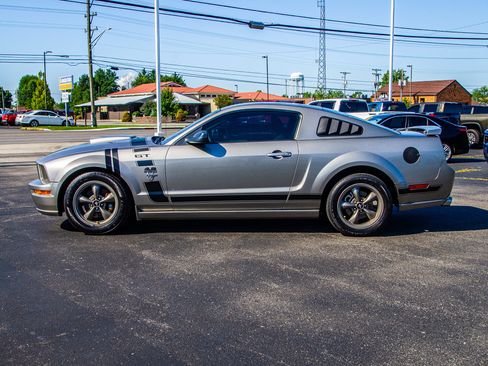 Used 2009 Ford Mustang GT Premium RWD image 4