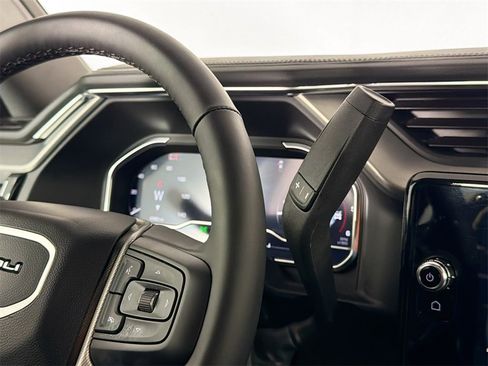 Used 2025 GMC Sierra 2500 Denali w/ Denali Reserve Package image 17