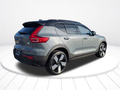 Used 2023 Volvo XC40 Recharge Ultimate image 11