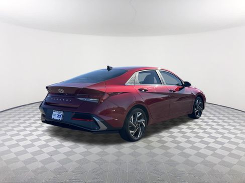 Used 2024 Hyundai Elantra SEL w/ Convenience Package image 7