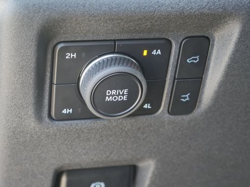 Certified 2025 Ford Expedition Active AWD/4WD image 5