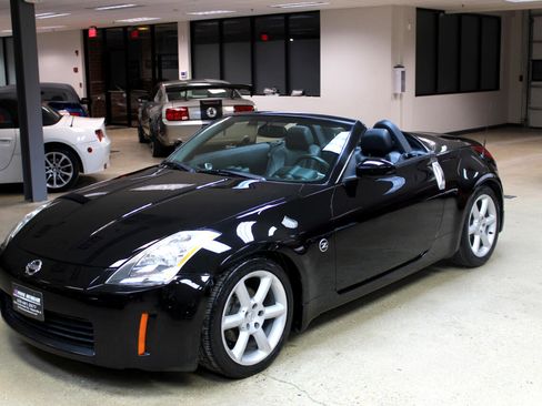 Used 2004 Nissan 350Z Touring image 37