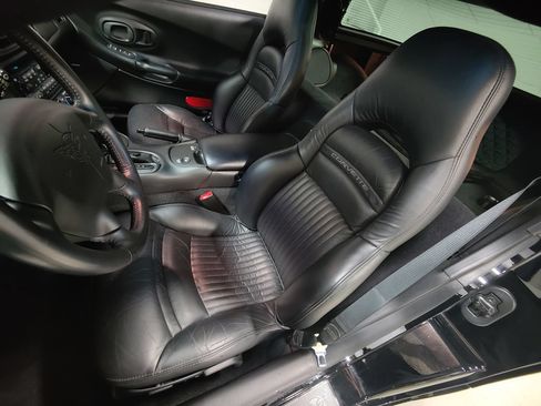 Used 2004 Chevrolet Corvette Coupe w/ Preferred Equipment Group RWD image 24