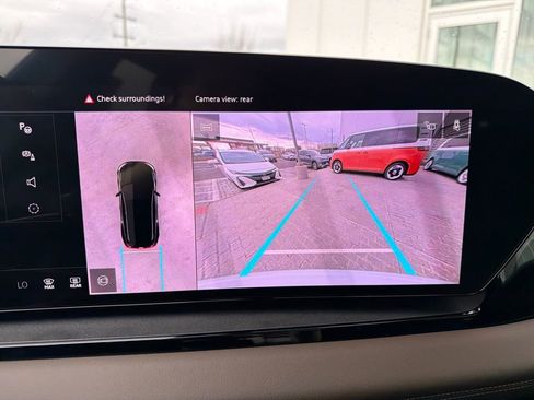 Used 2025 Audi Q6 e-tron Premium w/ Convenience Package image 21