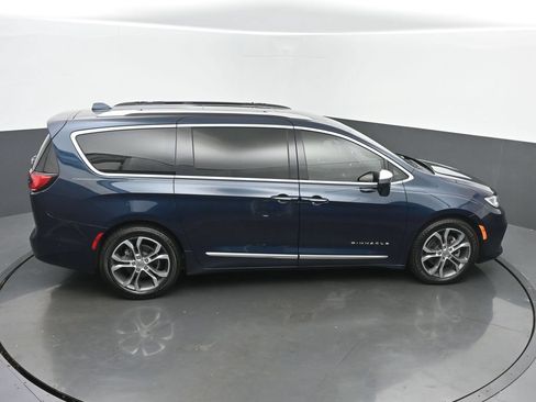 Used 2022 Chrysler Pacifica Pinnacle FWD image 44