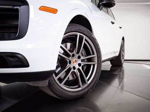 Certified 2023 Porsche Cayenne Platinum Edition AWD/4WD image 12