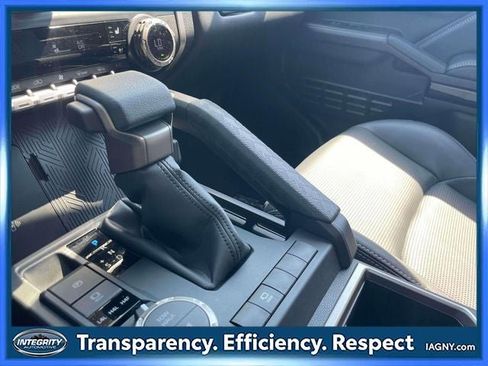 Used 2025 Toyota 4Runner Limited AWD/4WD image 31