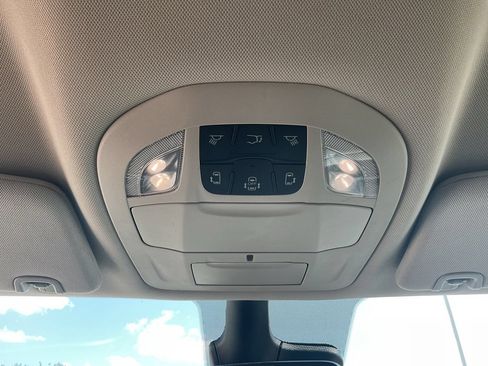Used 2024 Chrysler Pacifica Touring-L FWD image 17