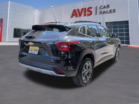 Used 2025 Chevrolet Trax LT w/ LT Convenience Package FWD image 6