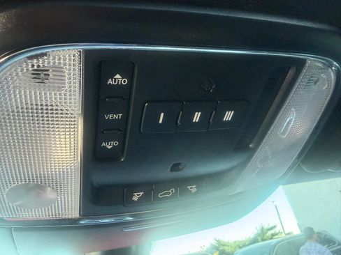 Used 2019 Jeep Grand Cherokee Altitude AWD/4WD image 40