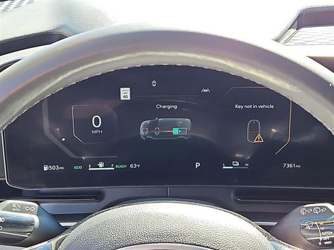 Used 2025 Kia Carnival SX w/ SX Dark Edition Package image 14