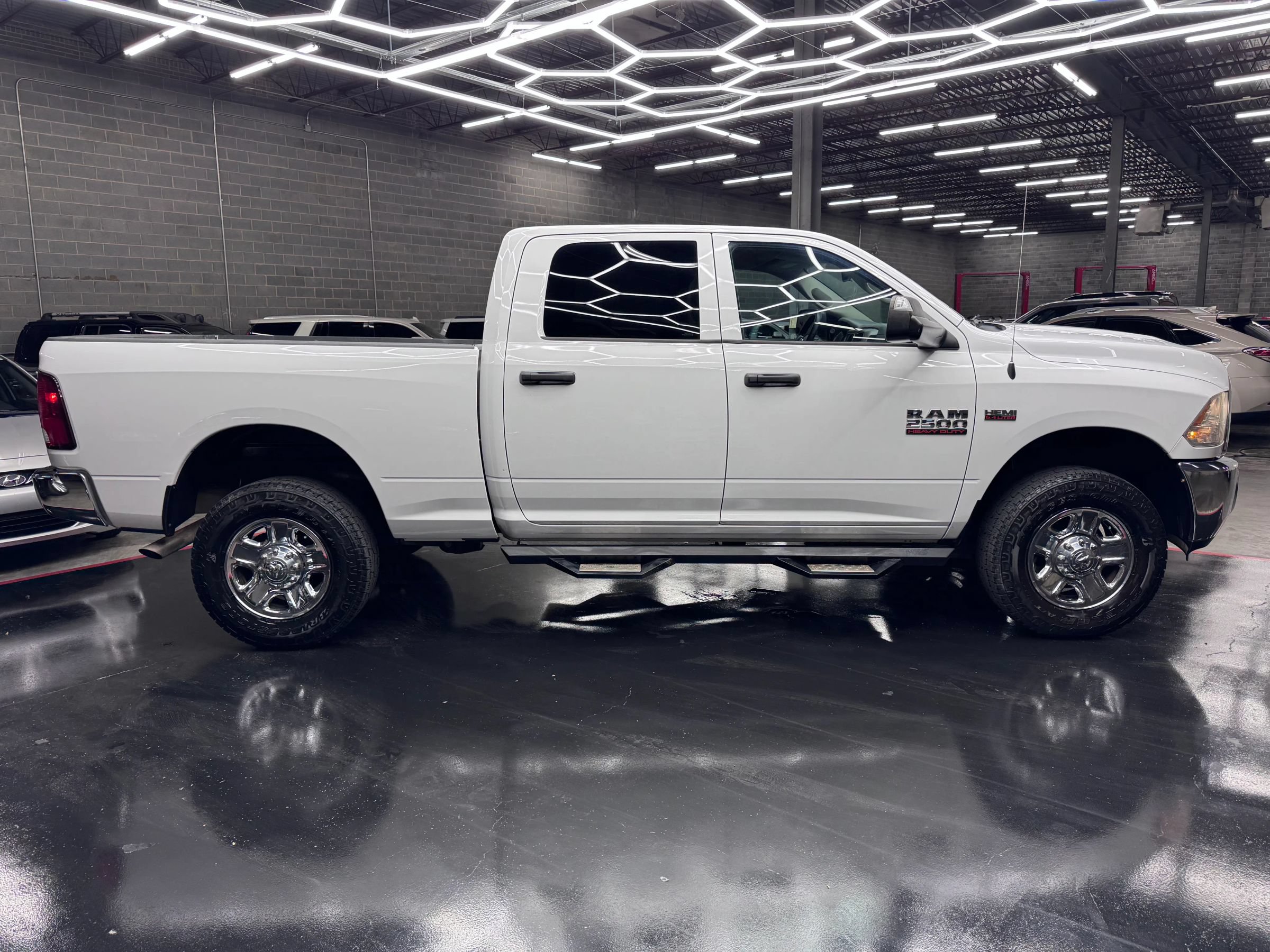 Used 2016 RAM 2500 Tradesman w/ Chrome Appearance Group AWD/4WD image 2