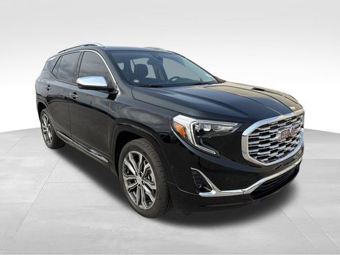 Used 2020 GMC Terrain Denali w/ Denali Premium Package FWD image 3