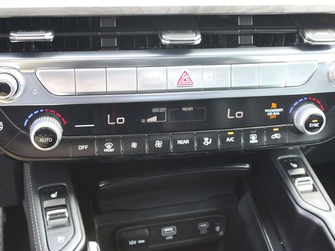 Used 2024 Kia Telluride SX X-Pro AWD/4WD image 17
