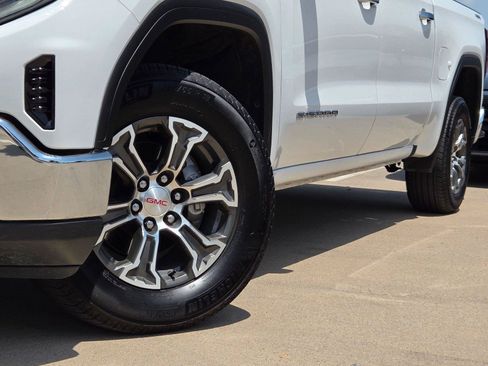 Used 2025 GMC Sierra 1500 SLT AWD/4WD image 8