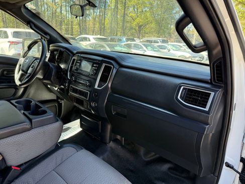 Used 2017 Nissan Titan S image 22