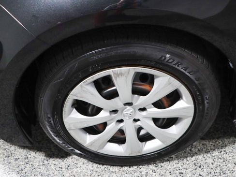 Used 2020 Toyota Corolla LE FWD image 11