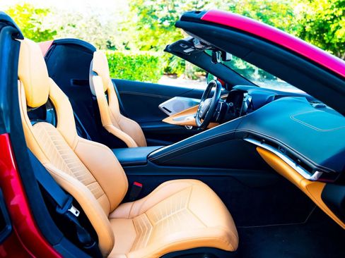 Used 2021 Chevrolet Corvette Stingray Premium Conv w/ Z51 Performance Package RWD image 22