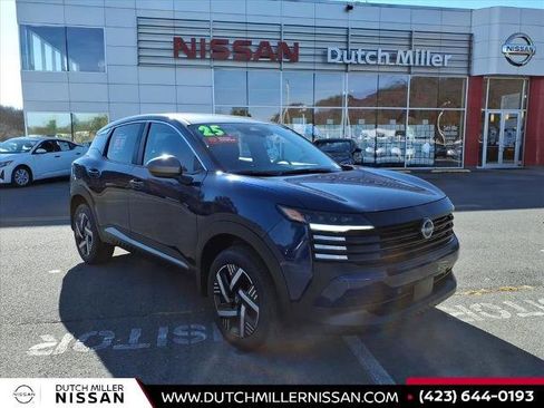 Certified 2025 Nissan Kicks SV image 1