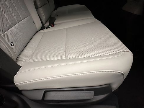 Certified 2025 Hyundai Santa Fe SEL image 15