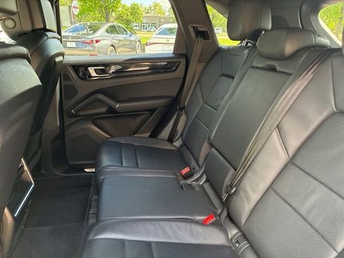Used 2021 Porsche Cayenne AWD/4WD image 32