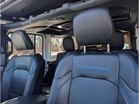 Used 2022 Jeep Wrangler Unlimited Rubicon w/ Cold Weather Group image 16