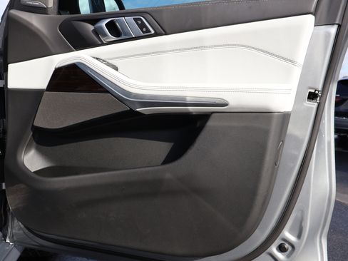 Used 2026 BMW X5 xDrive40i w/ M Sport Package image 27