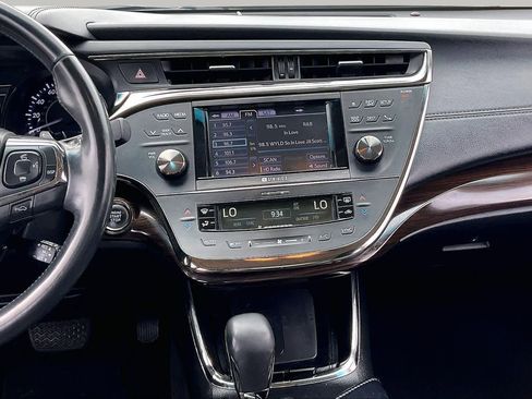 Used 2014 Toyota Avalon Limited w/ Technology Package FWD image 7